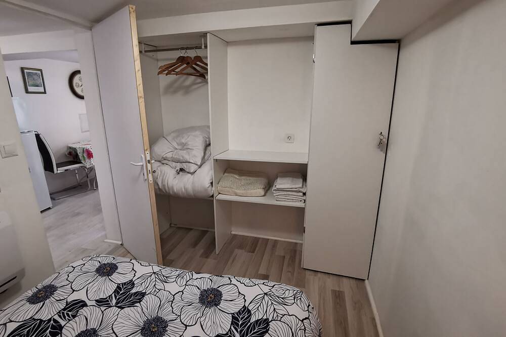 Apartamento entero, Attractive F2 souplex apartment with free Parking, small garden and terrace in Melun, Sena y Marne