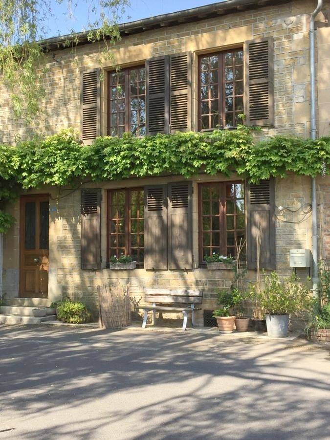 Gîte pour 7 personnes, avec vue et jardin dans Sormonne