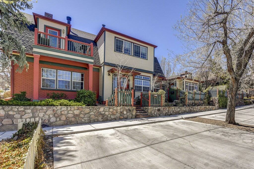 Die Terrasse in der Nähe der Innenstadt von Historic Courthouse Square in Prescott, Yavapai County