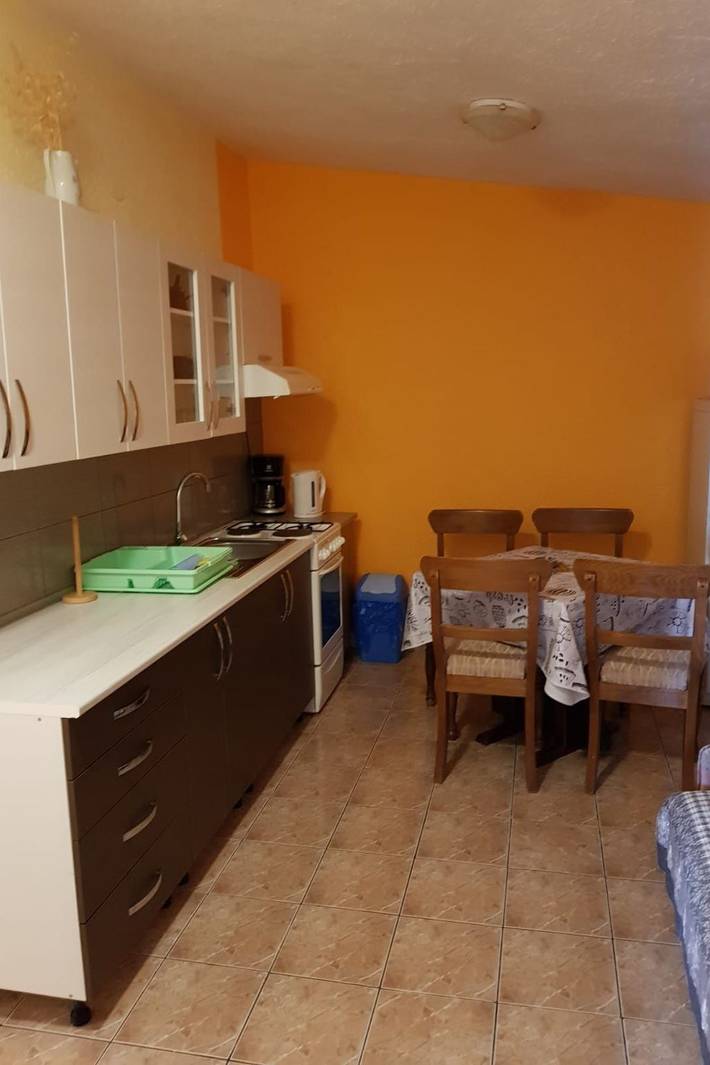 Ferienwohnung für 4 Personen, mit Garten, mit Haustier in Karlobag - 2