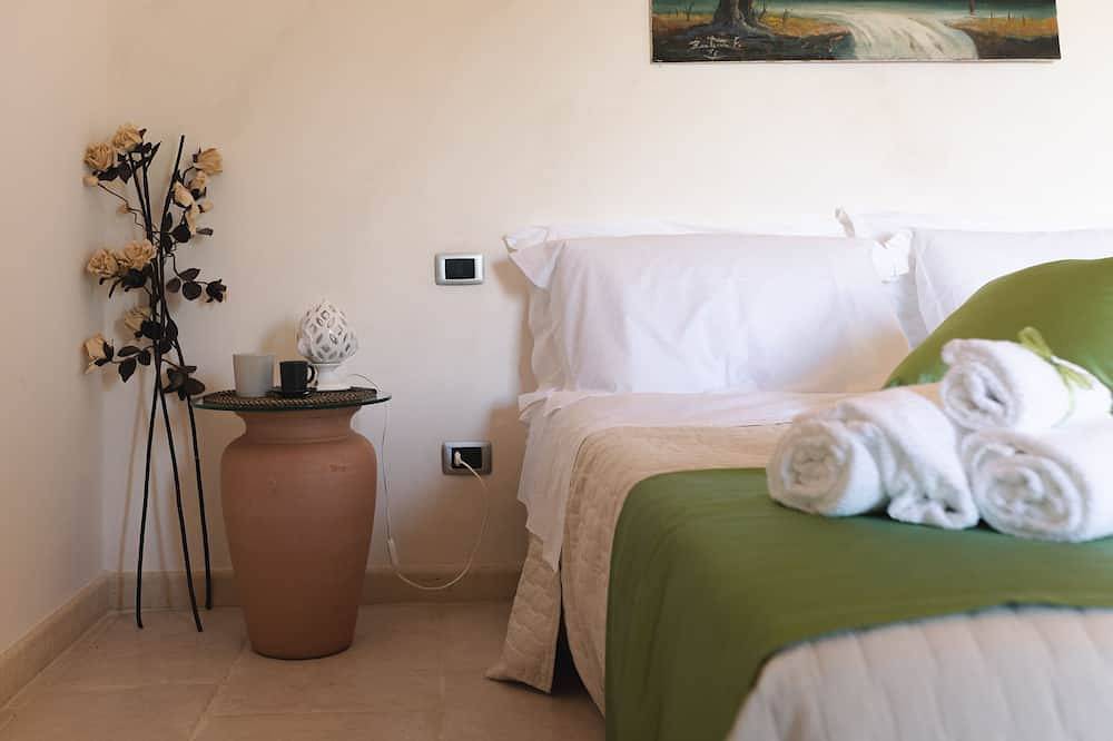 Entire apartment, Apartment in the center with breathtaking views of the Valle D'itria in Cisternino, Salento
