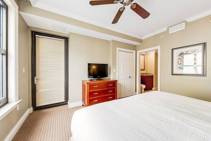 Vacation apartment for 8 people, with balcony and pool as well as sauna and hot tub the Florida Panhandle