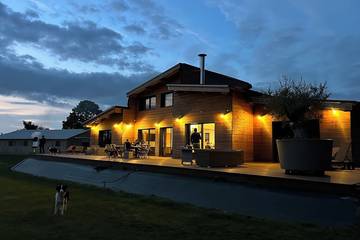 Gîte pour 12 personnes, avec terrasse et jardin, animaux acceptés à Annebault