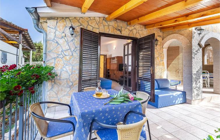 Ganze Ferienwohnung, Gemütlich, 2 km zum Strand: Modernes Apartment mit Terrasse und Annehmlichkeiten in Marčana, Südküste Istrien