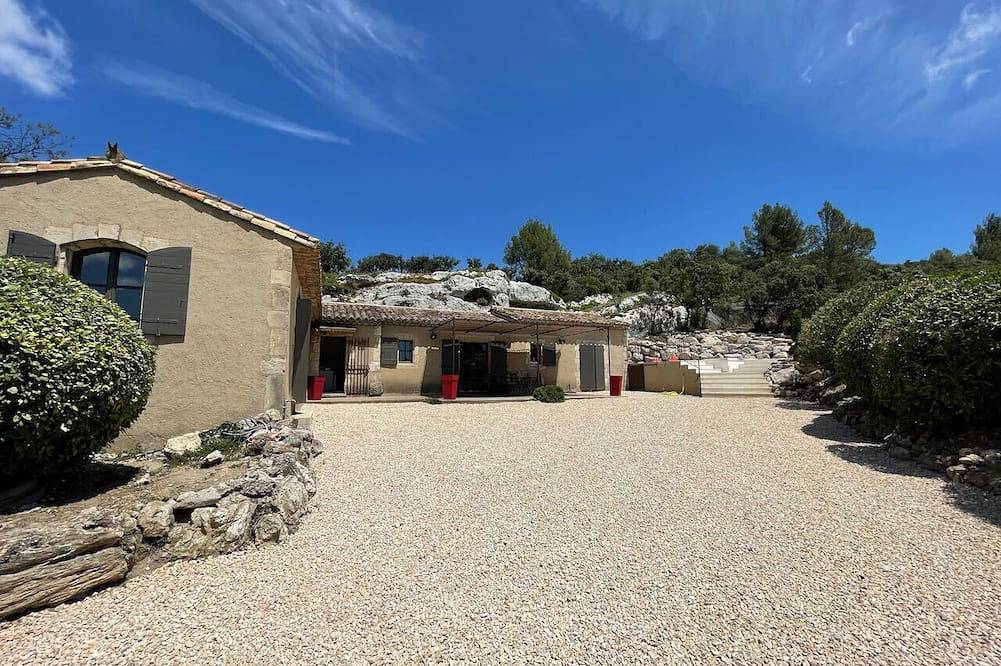 Private heated pool villa in the Alpilles in Orgon, Arles region