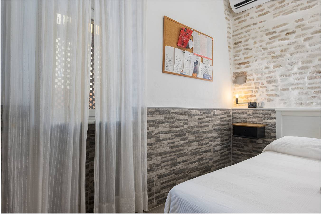 Appartamento intero, Appartamento 'Doble Con Baño Privato' con Wi-Fi e Aria Condizionata in Casco Antiguo, Siviglia