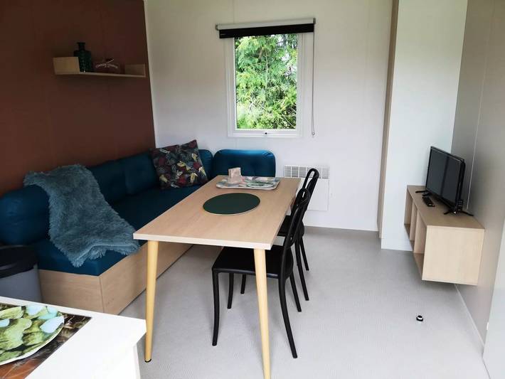 Camping pour 4 personnes, avec terrasse et piscine dans l' Eure