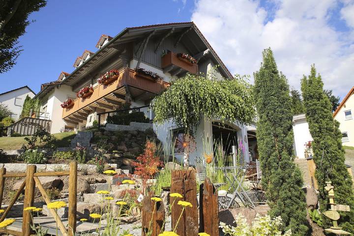 Ferienwohnung für 4 Personen, mit Balkon/Terrasse und Balkon sowie Terrasse und Garten in Haundorf - 4