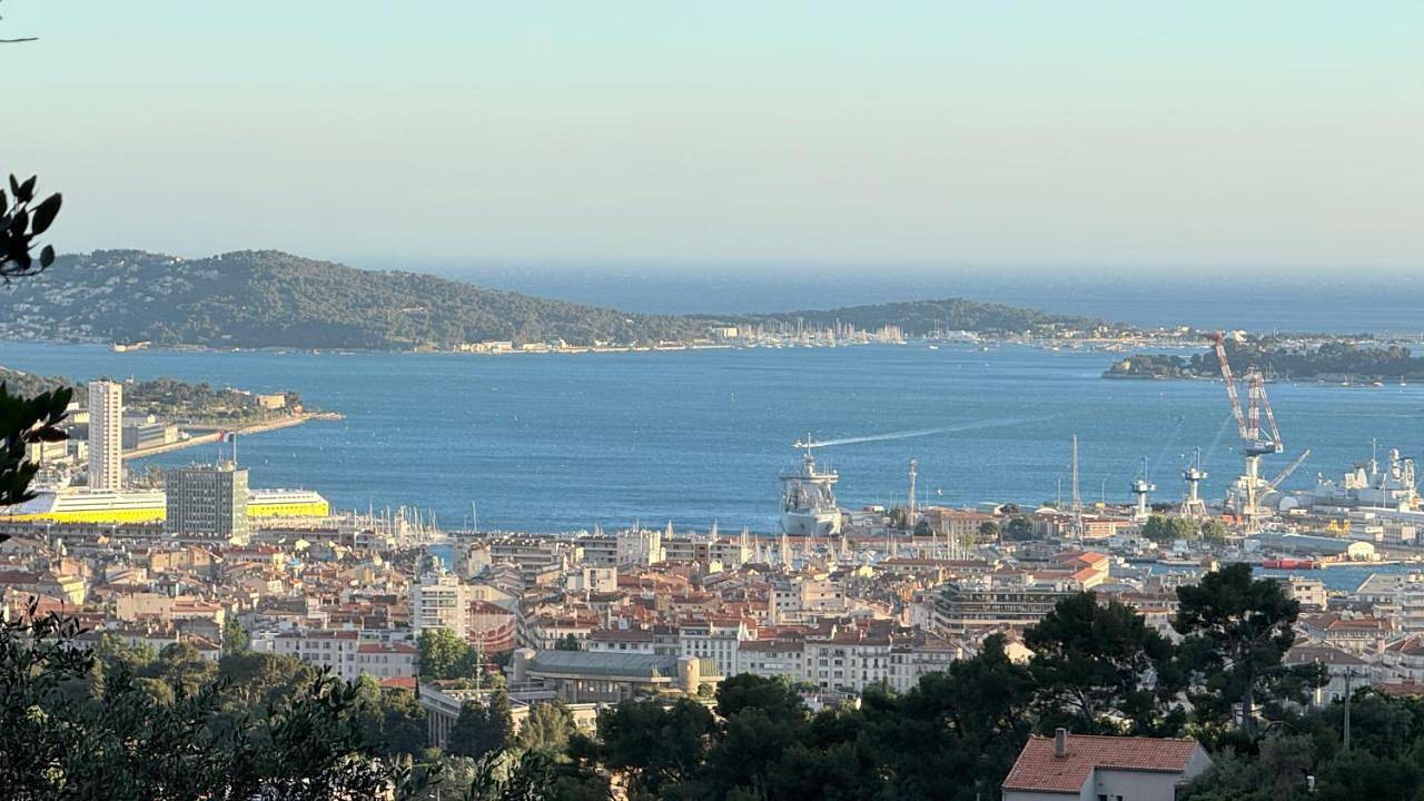 Le cabanon du Faron une chambre d hote dans un jardin in Toulon, Côte méditerranéenne (France)