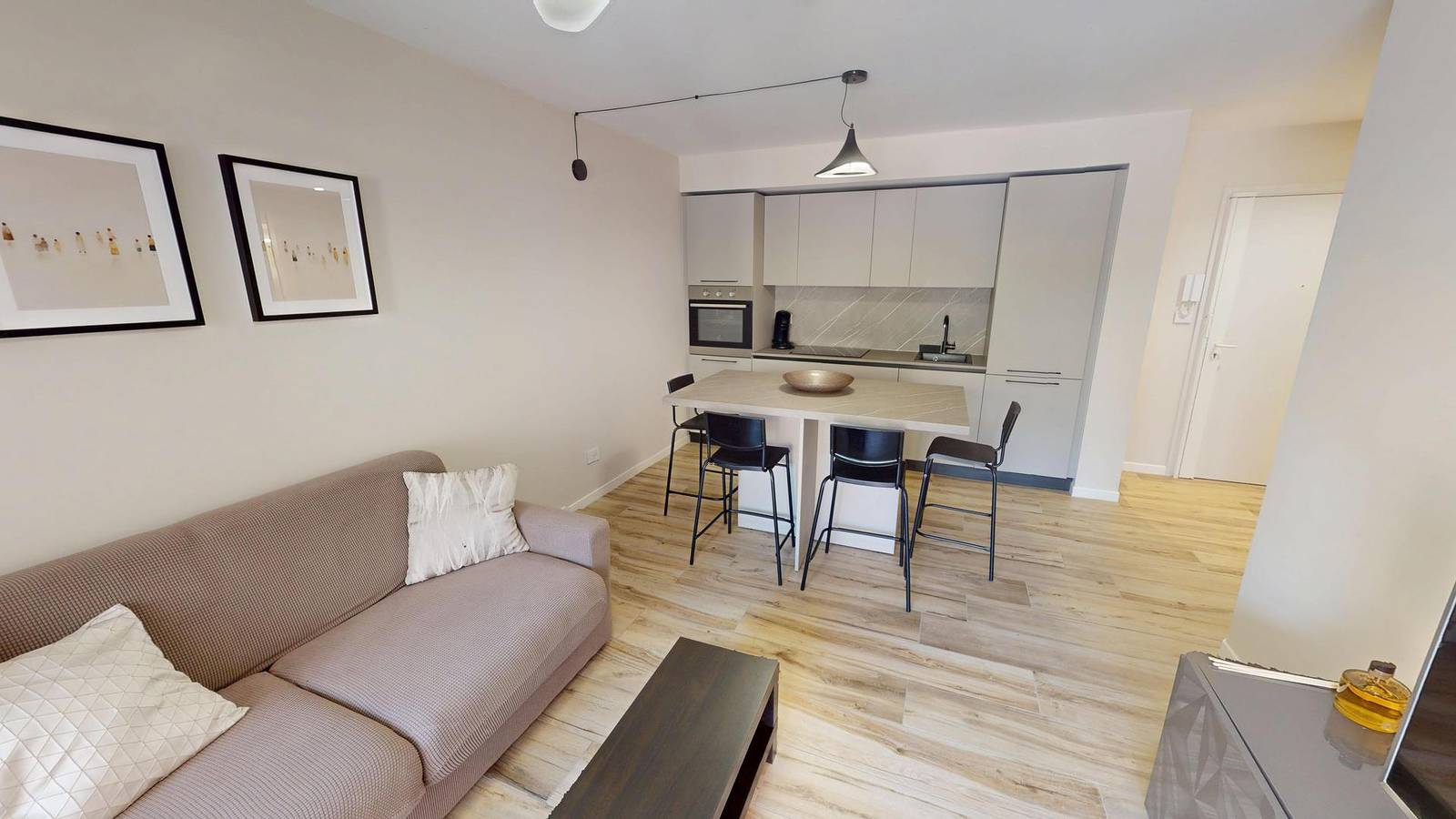 Hel lejlighed, Pleasant, air-conditioned, refurbished 3-room apartment in the city center (117M) in Menton, Nice og omegn