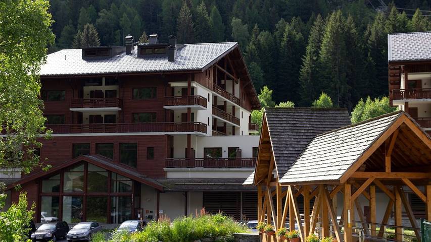 Location de vacances pour 10 personnes, avec piscine et balcon à Vallorcine