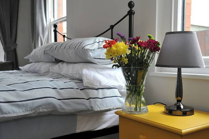 Cottage for 2 people, with garden, with pets in Cheltenham