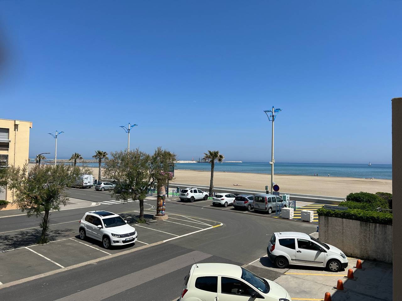 Entire apartment, T2 sea front, air-conditioned, private parking, 4 ppl in Port-la-Nouvelle, Narbonne region