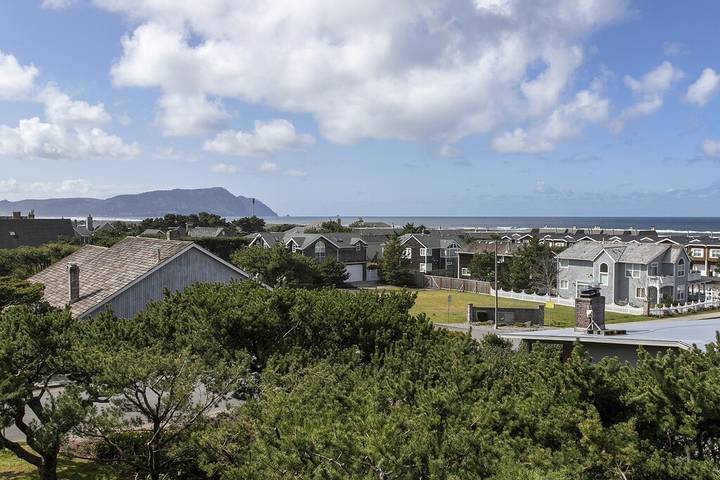 Vacation rental for 4 people, with pool and balcony as well as hot tub in Gearhart