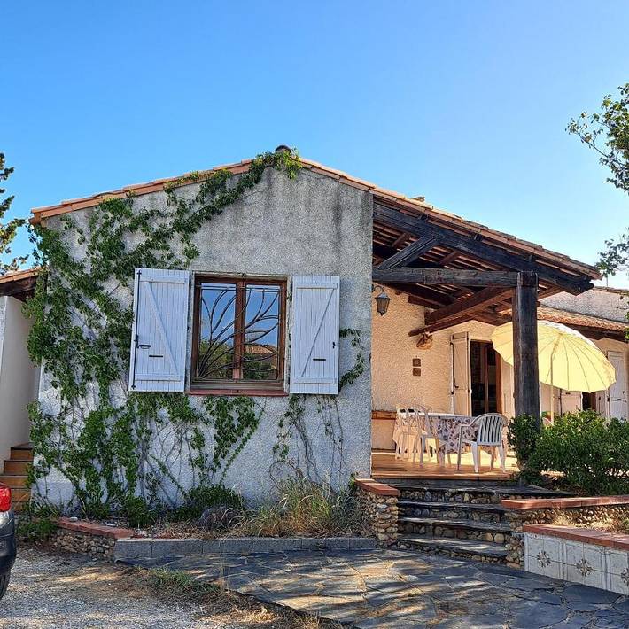 Location de vacances pour 6 personnes, avec vue ainsi que jardin et piscine à Bompas - 3