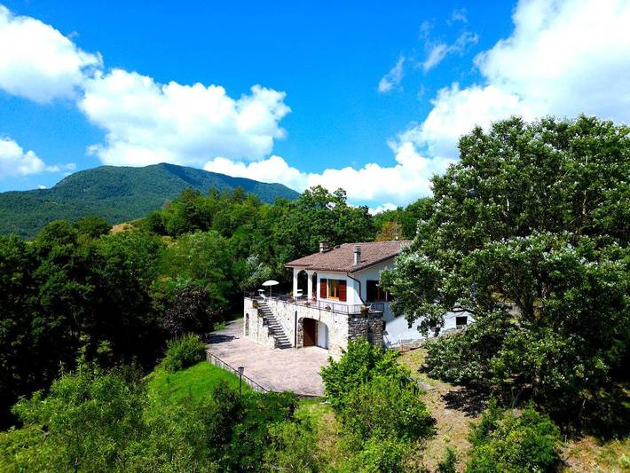 Location de vacances pour 5 personnes, avec Balcon et Terrasse ainsi que Jardin et Vue à Bobbio