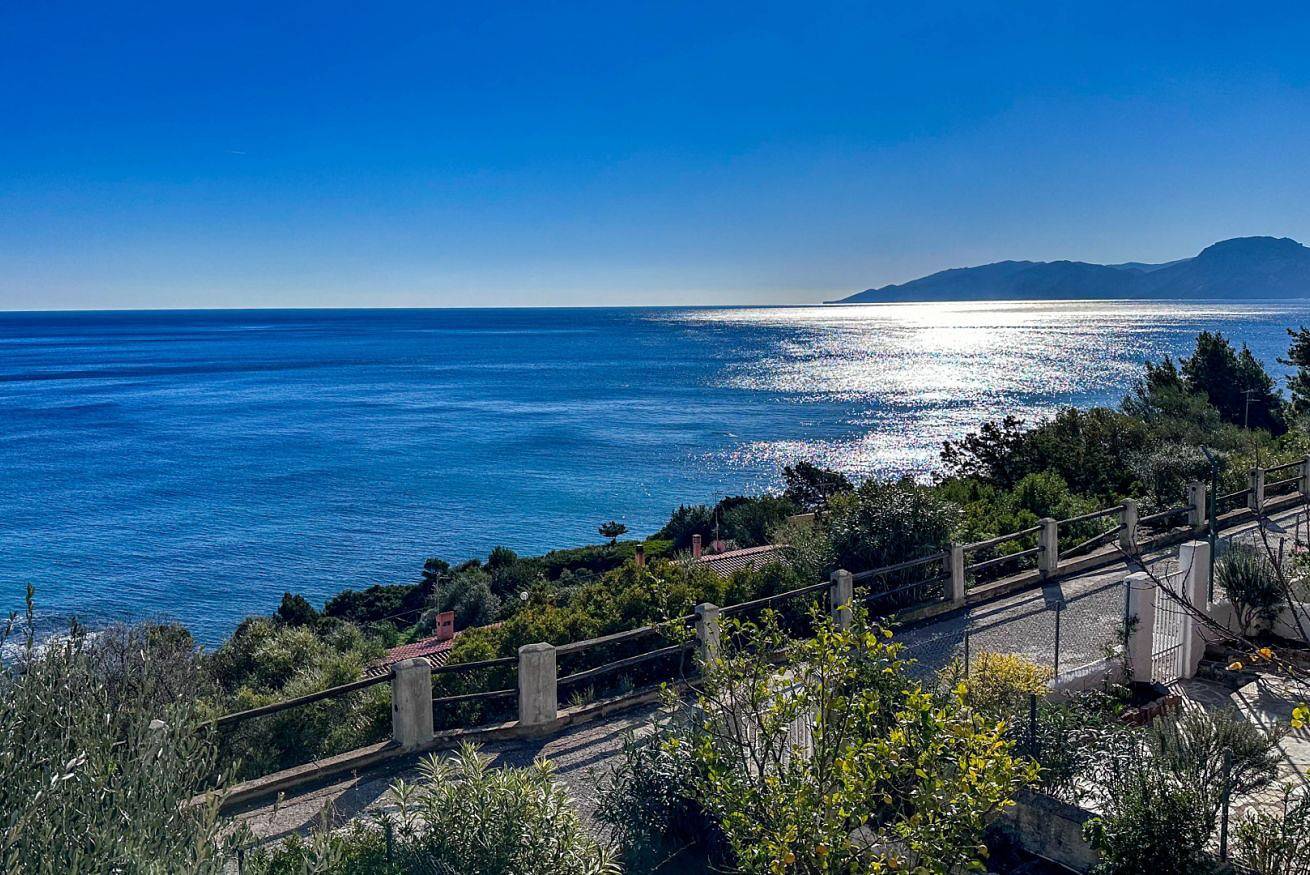 Apartamento entero, Mama House con vistas al mar y A/C in Cala Gonone, Dorgali