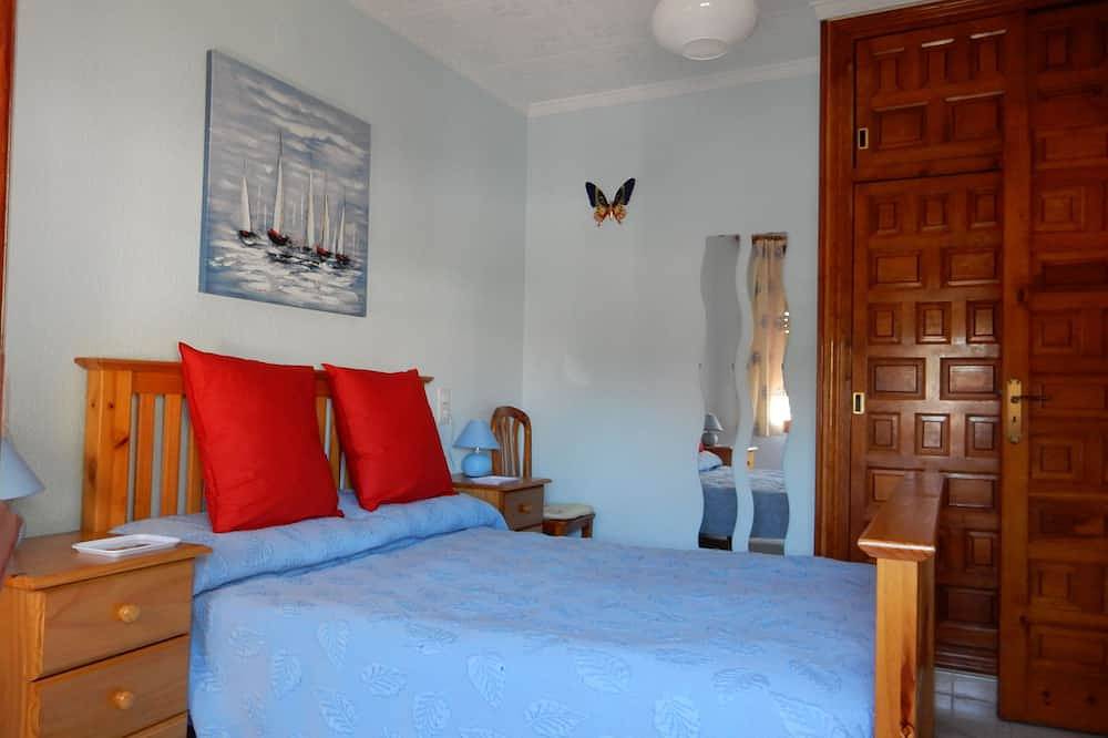 Air Con Villa, piscina, barbacoa, Wifi gratuito, Bonmont Golf 4 millas, playa 1 milla in Montroig, Costa Dorada