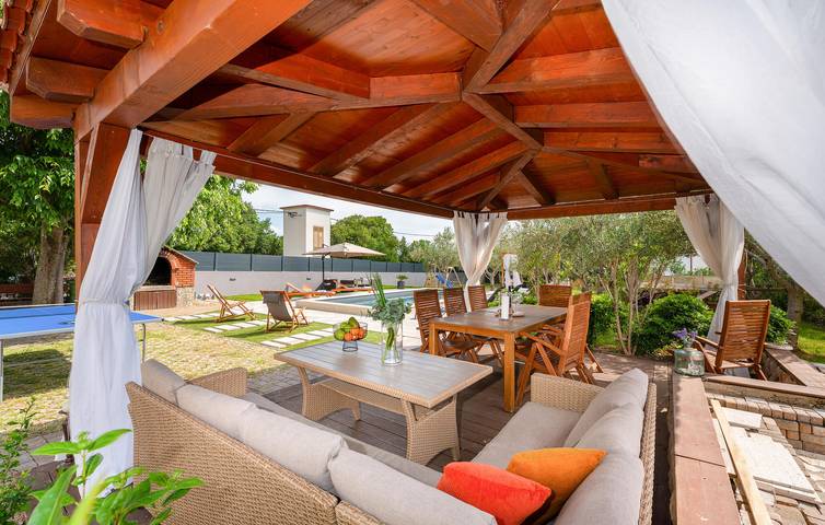 Ferienhaus für 16 Personen, mit Pool und Terrasse sowie Garten in Starigrad Paklenica - 2