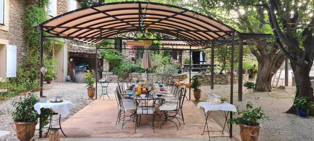 Location de vacances pour 2 personnes, avec vue ainsi que piscine et jardin à Beaumes-de-Venise - 2