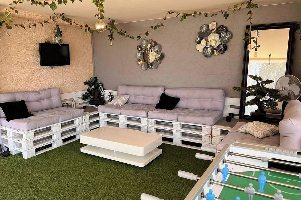 Villa familiale, vue mer, 5min plage in Cagnes-sur-Mer, Côte méditerranéenne (France)