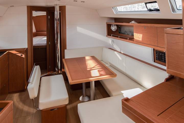 Bateau pour 6 personnes dans Tivat - 3