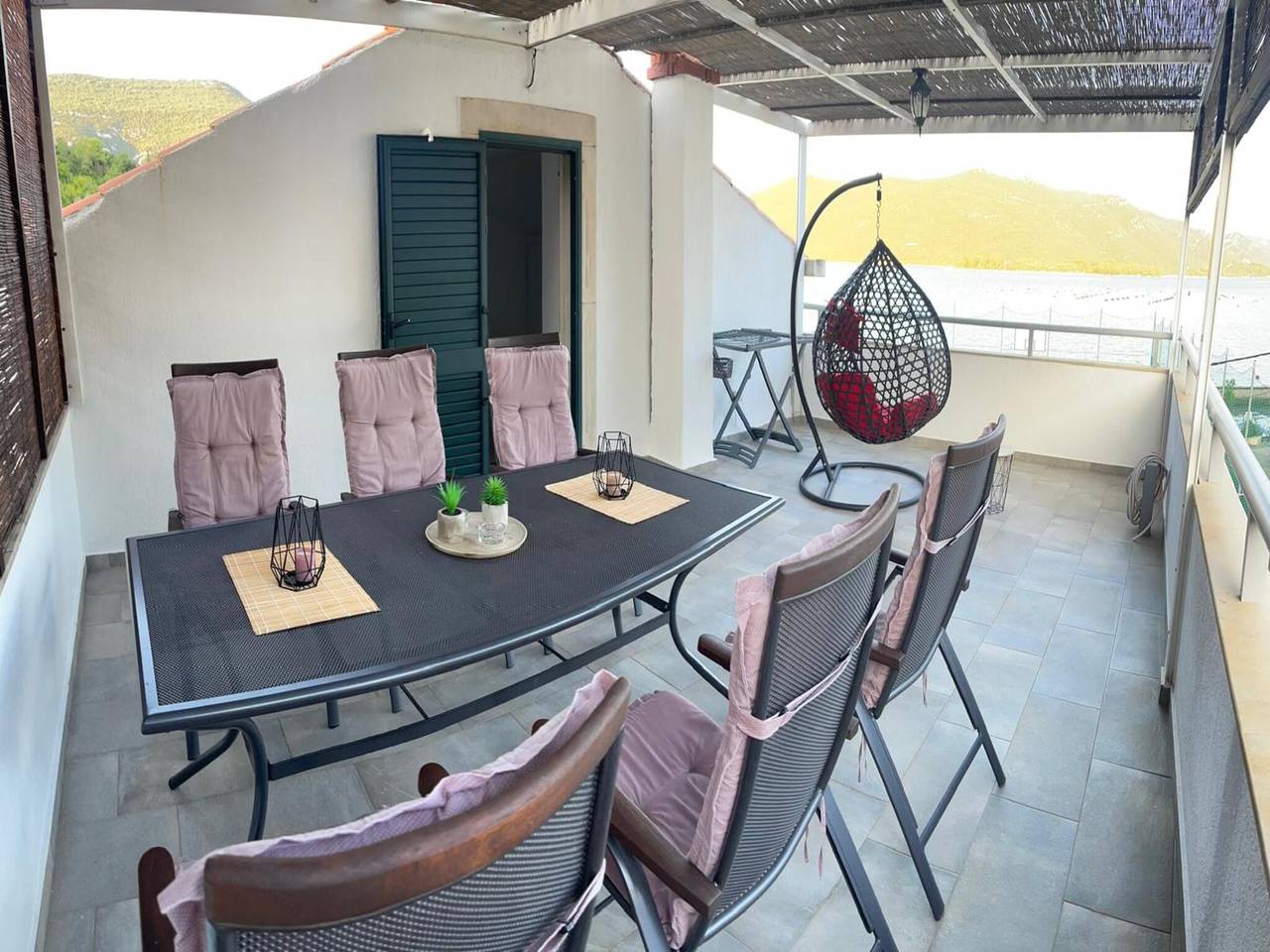 Four Bedroom Holiday Home with Sea View in Ston, Dubrovnik-Neretva