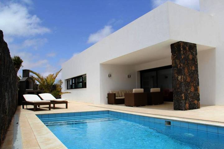 Location de vacances pour 9 personnes, avec jardin ainsi que vue et piscine à Villaverde - 2