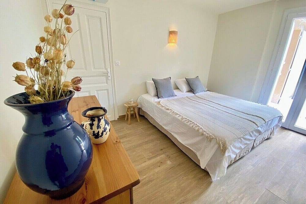 Maison Pour 12 Personnes, 5 ch, 1ha de Terrain Sans Vis-à-vis, Piscine Chauffée in Ruoms, Ardèche