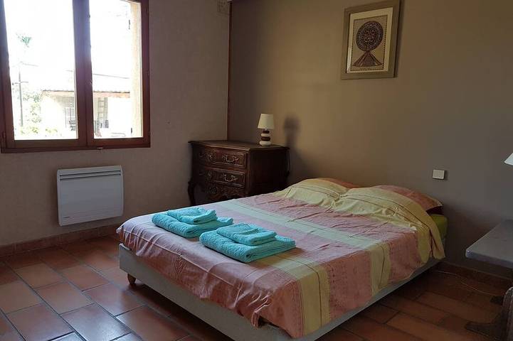 Location de vacances pour 10 personnes, avec jardin et balcon à La Fare-les-Oliviers - 3