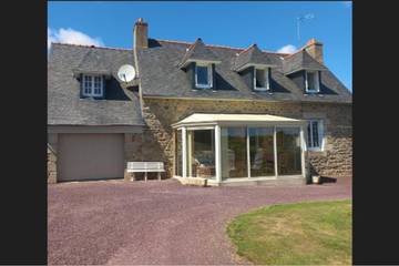 Gîte pour 6 personnes, avec terrasse et jardin à Lanmodez