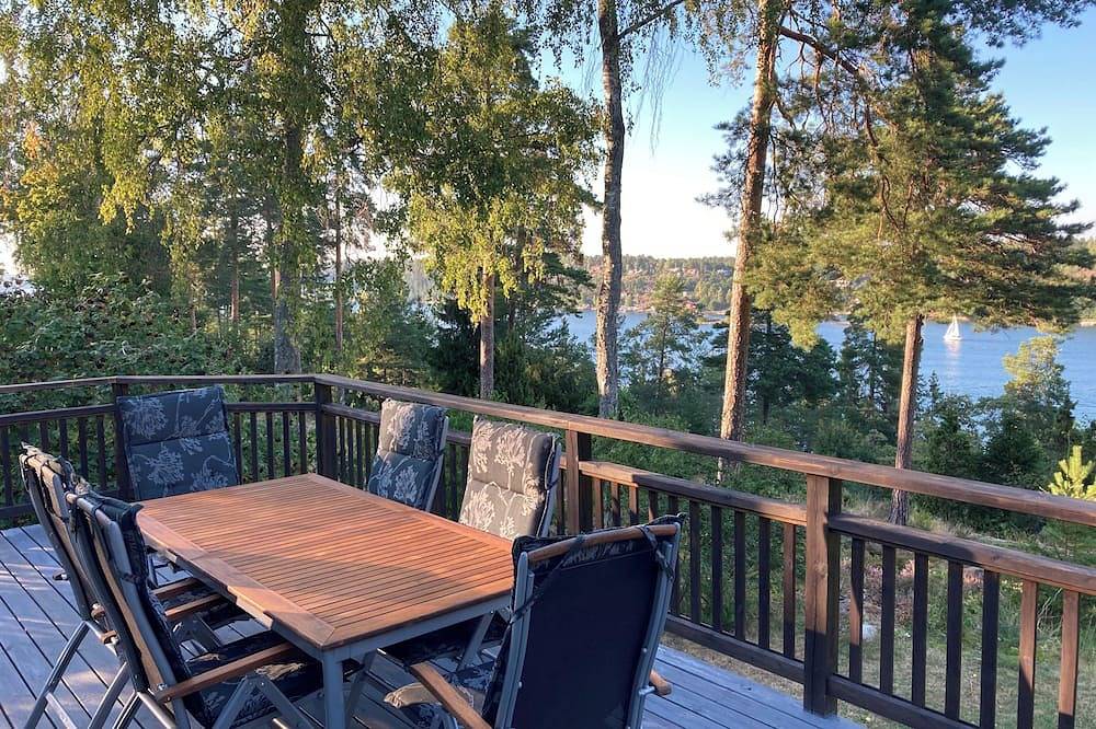 Charming house with oceanview on island close to Stockholm in Nacka, Stockholmer Schärengarten