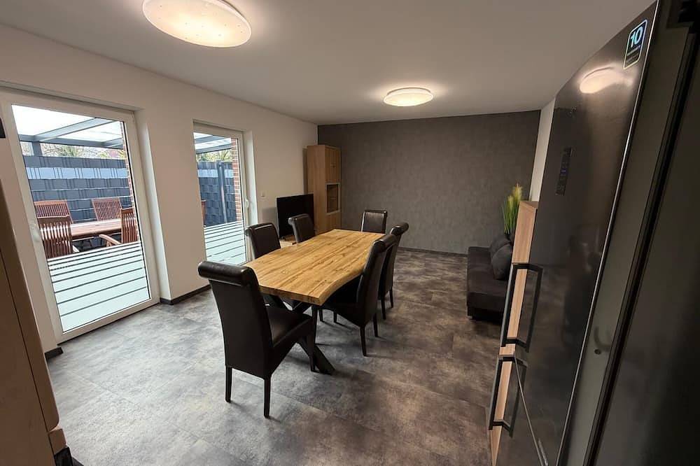 Ganze Wohnung, Ferienwohnung Delphin in Heede am Heeder See 6 Personen mit Terrasse in Heede, Emsland