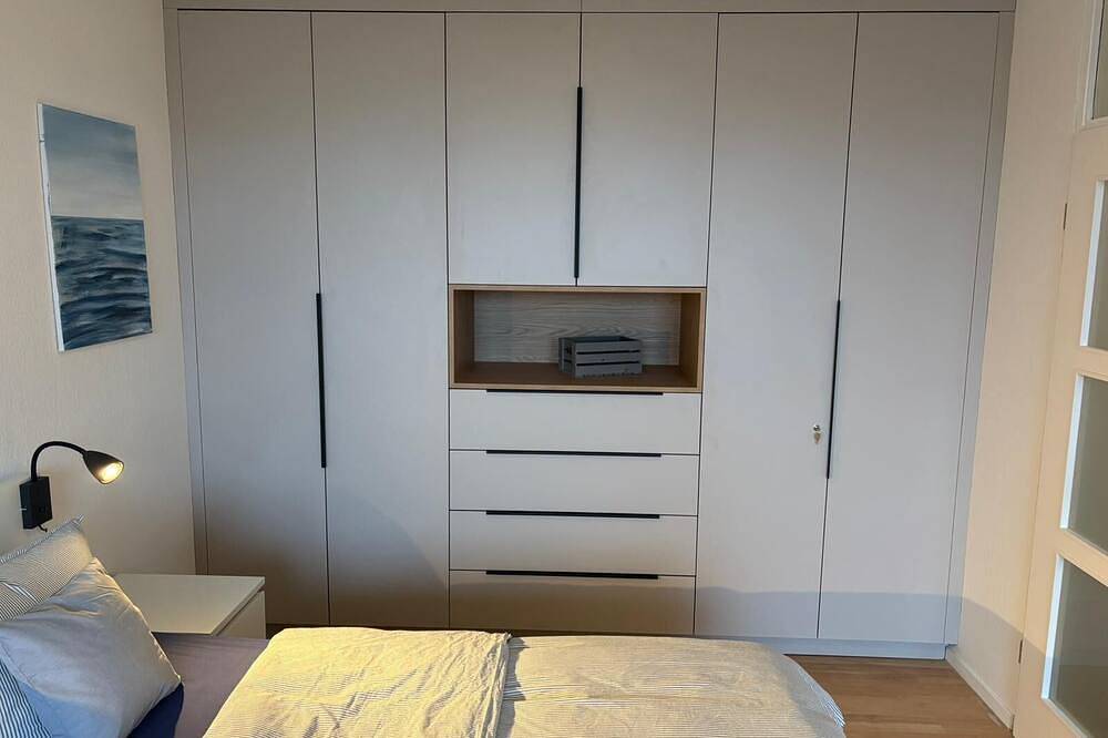 Ganze Wohnung, Moderne Ferienwohnung mit 61 m² und Seeblick in Bad Zwischenahn. in Zwischenahner Meer, Bad Zwischenahn