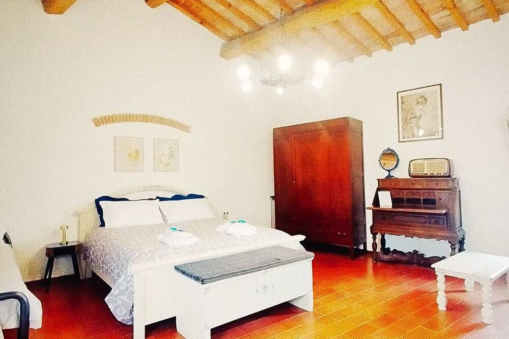 Tuscany natural stone house with fireplace & panorama - quiet near Vinci, close to Florence in Vinci, Firenze province