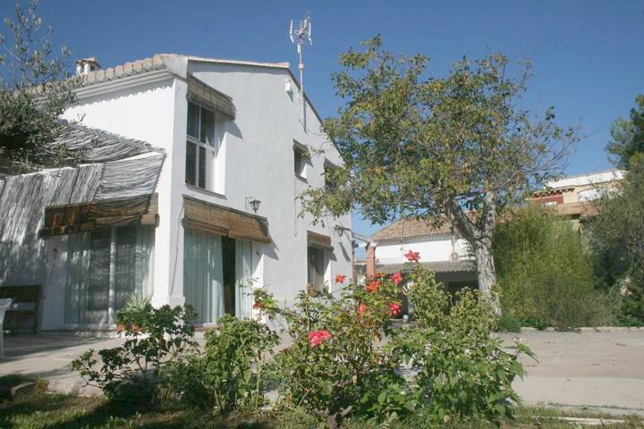 Casa de vacaciones para 18 personas, con jardín además de piscina y vistas en Alt Palància - 2