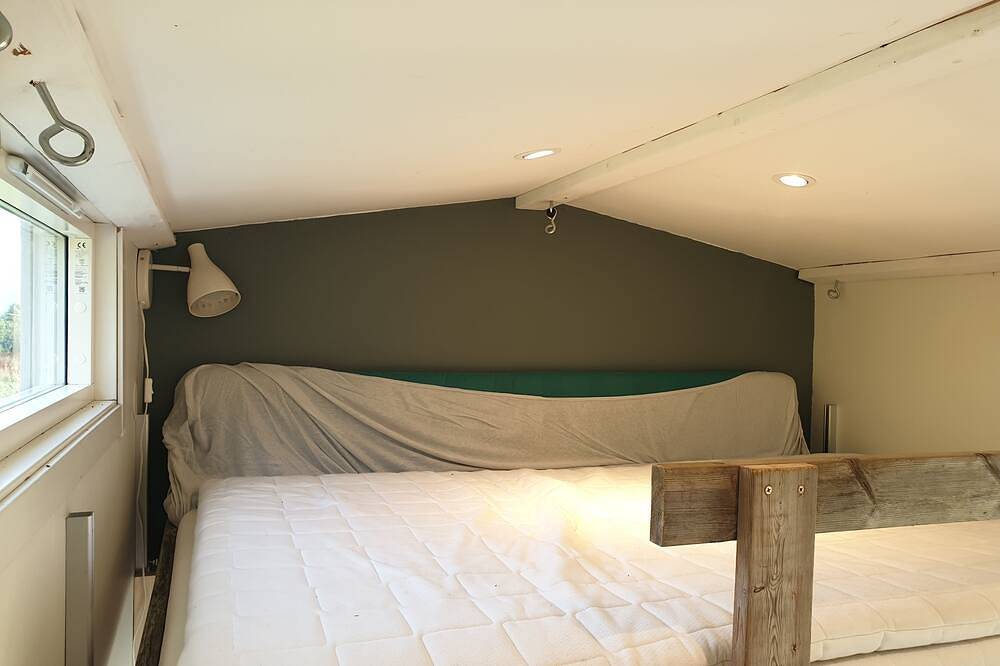 Minihouse with nice view, and access to recording studio and/or work space. in Tromsø