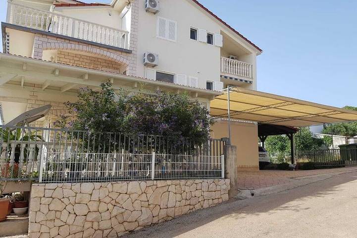 Ganze Wohnung, Apartment Istuk - Apartment 1 in Okrug Gornji, Ciovo