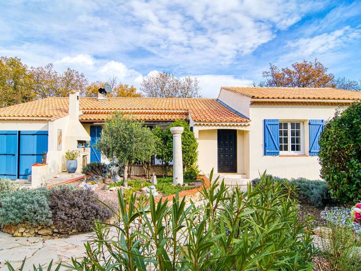 Location de vacances pour 6 personnes, avec jardin à Taradeau