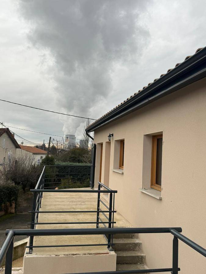 Gîte pour 2 personnes, avec Balcon ainsi que Terrasse et Vue à Cruas