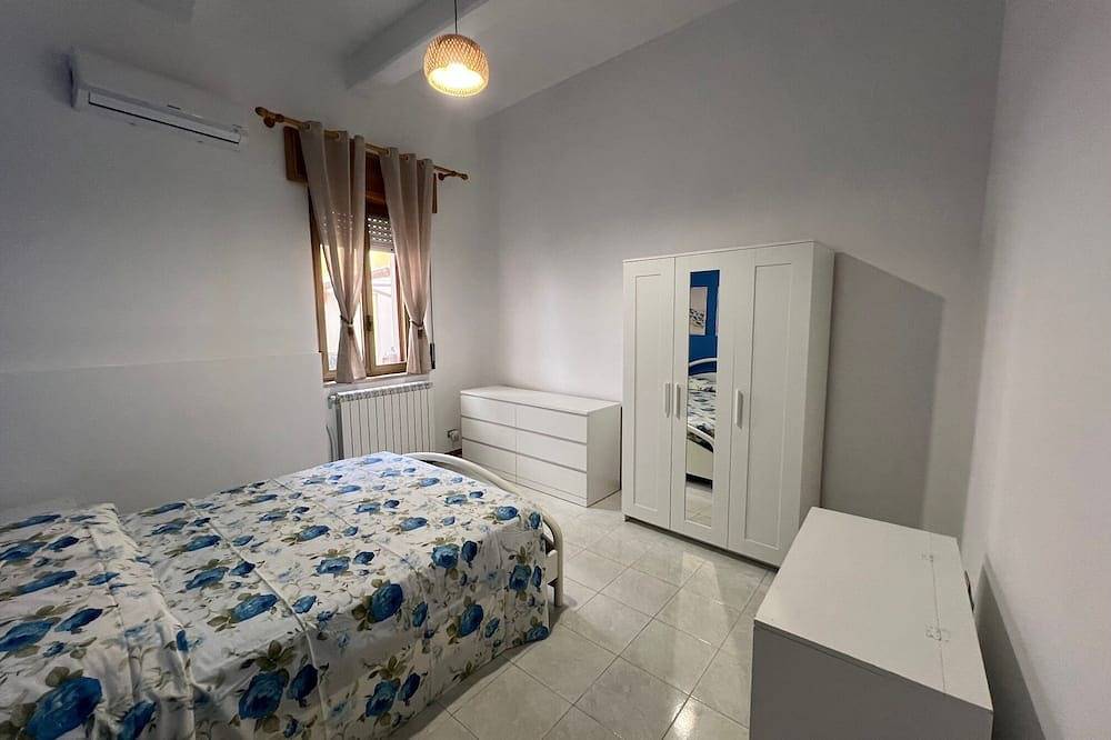 Entire apartment, Civico 11 - Independent holiday home at 40 mt. from the sea. For short stays. in Reggio Calabria, Tyrrhenian Coast Kalabria