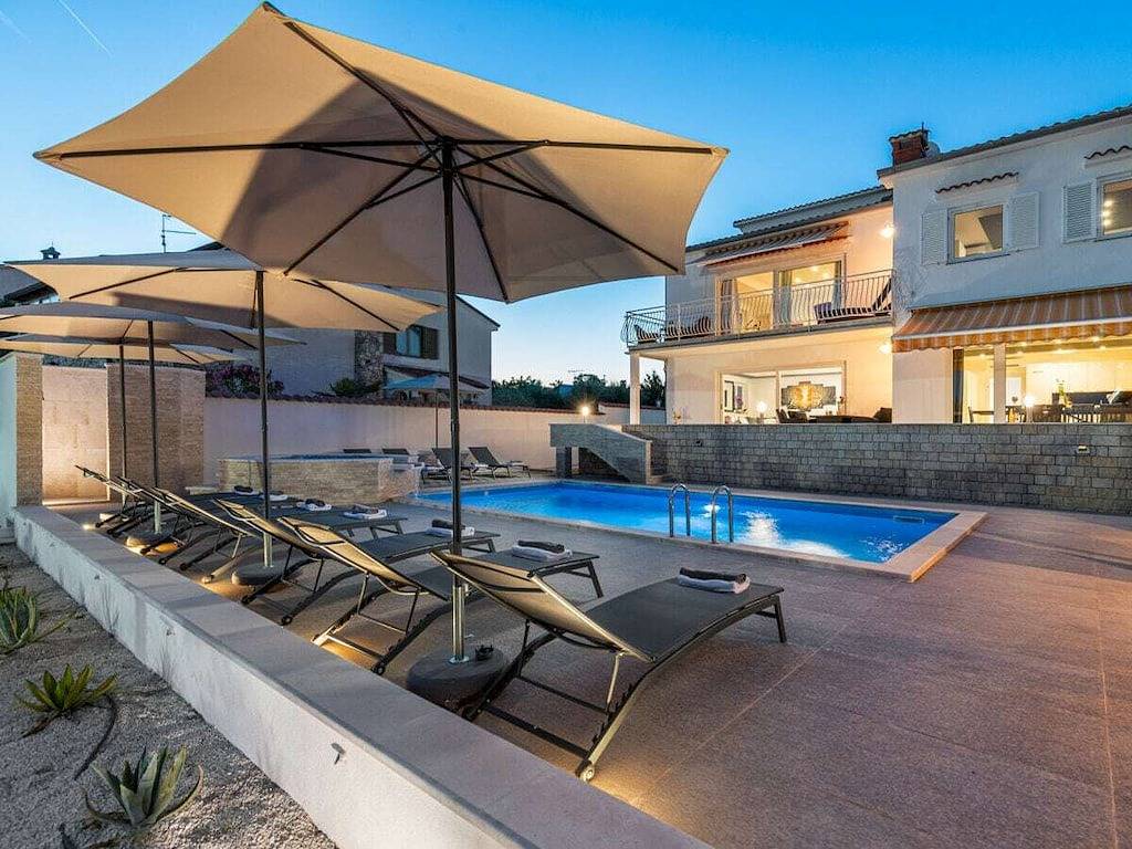 Villa in Buici mit Schwimmbecken in Grad Poreč, Porec und Umgebung
