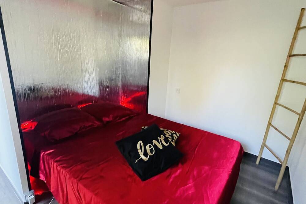 Love Room under the stars in Le Tholonet, Region de Aix-en-Provence