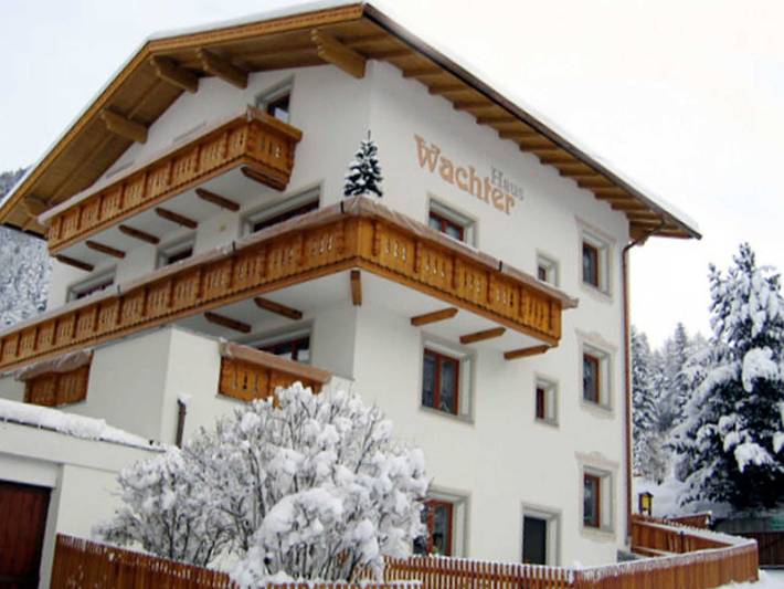 Ferienwohnung für 6 Personen, mit Balkon und Terrasse sowie Garten in Pfunds