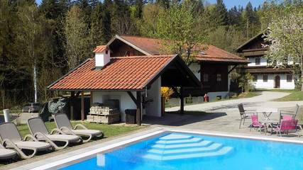 Ferienwohnung für 4 Personen, mit Pool und Garten sowie Balkon und Sauna, kinderfreundlich in Hauzenberg
