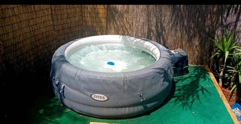 Camping pour 2 personnes, avec jardin ainsi que terrasse et jacuzzi à Perpignan - 2