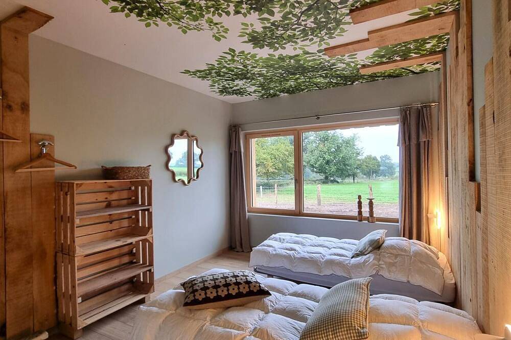 Gîtes spacieux avec piscine privative, sauna, animaux acceptés et parking, jusqu'à 18 personnes in Vivans, Région de Roanne