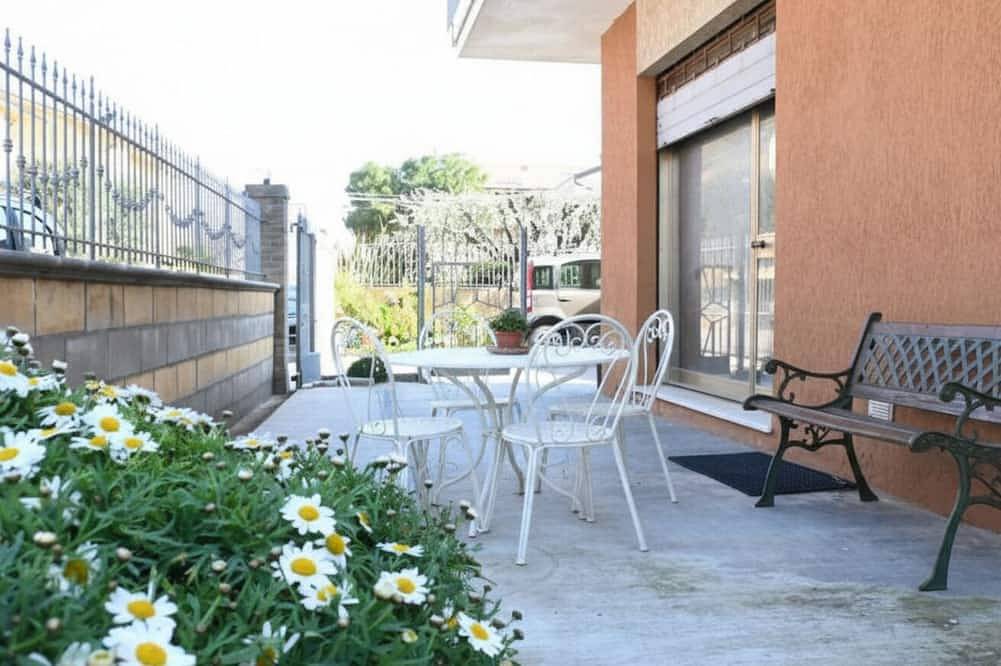 Ganze Wohnung, Marotta, three-room apartment with equipped courtyard near the sea in Marotta, Mondolfo und Umgebung