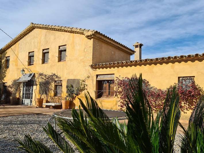 Location de vacances pour 12 personnes, avec jardin ainsi que jacuzzi et piscine dans San Martin Sarroca - 2