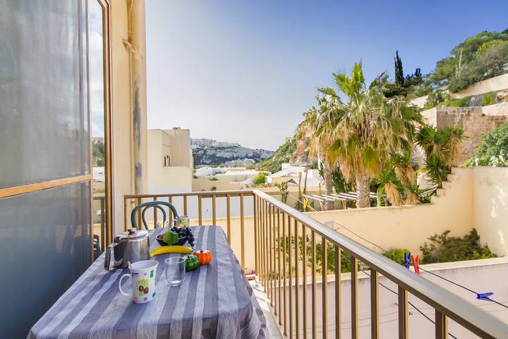 Holiday rental for 4 people, with balcony and pool, child-friendly in Malta